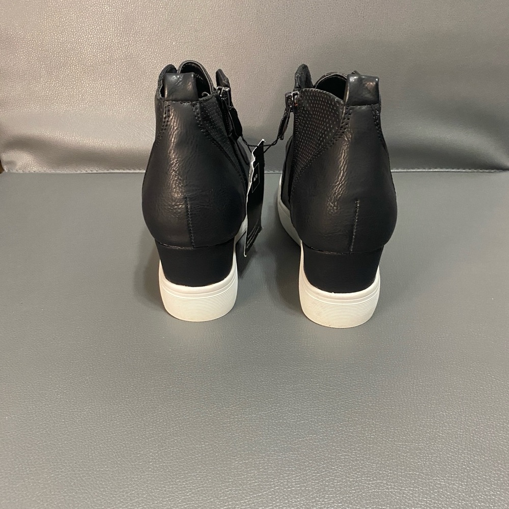 NWT JOURNEE COLLECTION WEDGE SNEAKERS - Picture 3 of 6